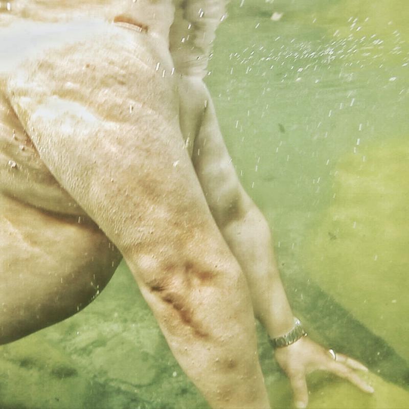 Pod vodou jsme bílí (feat. the gipsy brothers)