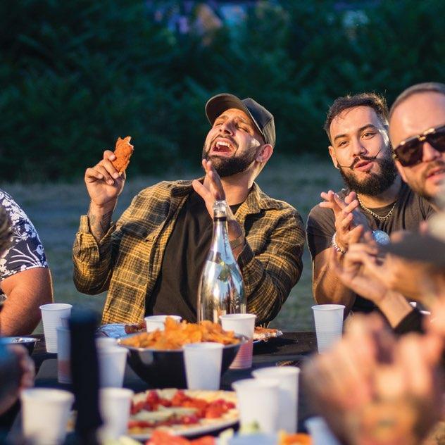 Nevo Trajo (feat. Christina Moro, Dana Moro)