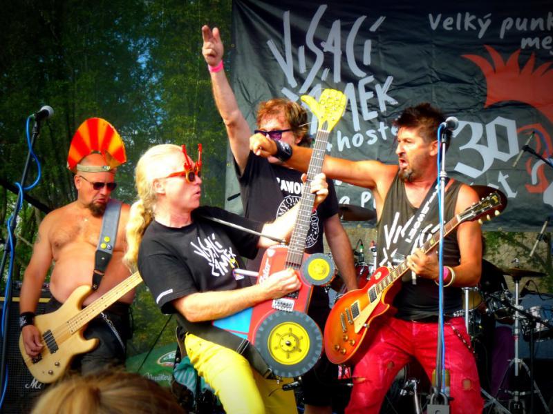 PUNKOVÁ UDÁLOST ROKU!  VISACÍ ZÁMEK & JOHNY ROTTEN!