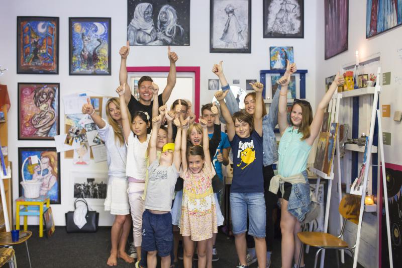 Thomas Puskailer s manželkou Abbie zorganizovali umelecko-jazykový tábor pre deti! 