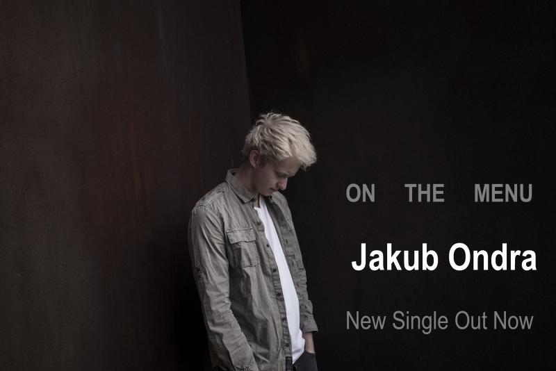 EXKLUZÍVNE: ČESI MAJÚ NOVÉHO „EDA SHEERANA”!  VEĽKÝ HUDOBNÝ OBJAV JAKUB ONDRA SA PRESPIEVAL Z METRA AŽ NA  PÓDIÁ!