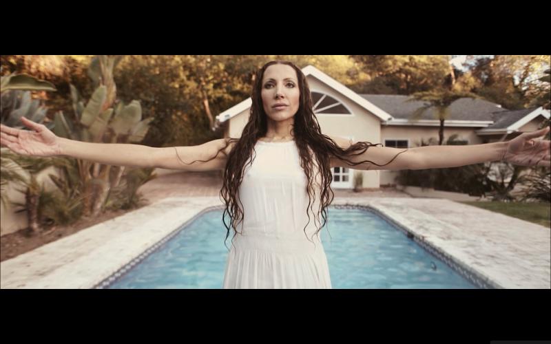 Olga Lounová vyzývá fanoušky – Natoč svůj videoklip na skladbu "Žij svůj svět"