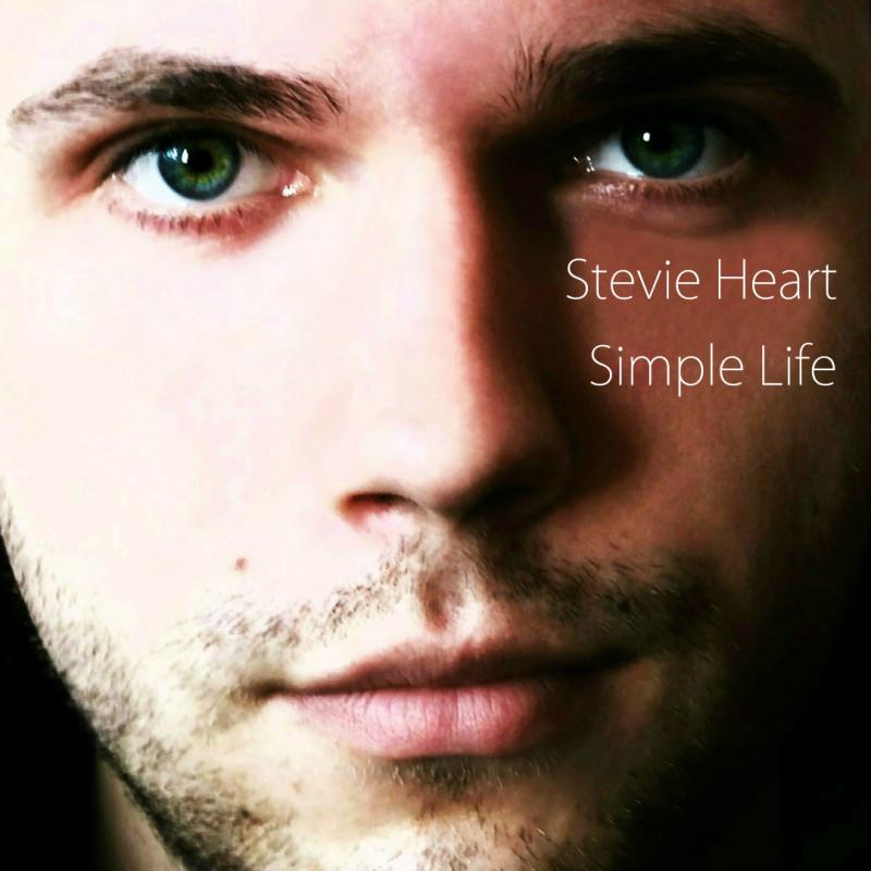 Nový zaujímavý zjav na slovenskej hudobnej scéne Stevie Heart predstavuje až prekvapivo vyzretý album „Simple life“!