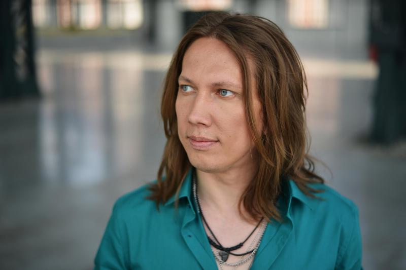 Peter Cmorik oslavuje hudobné narodeniny v znamení čísla 10