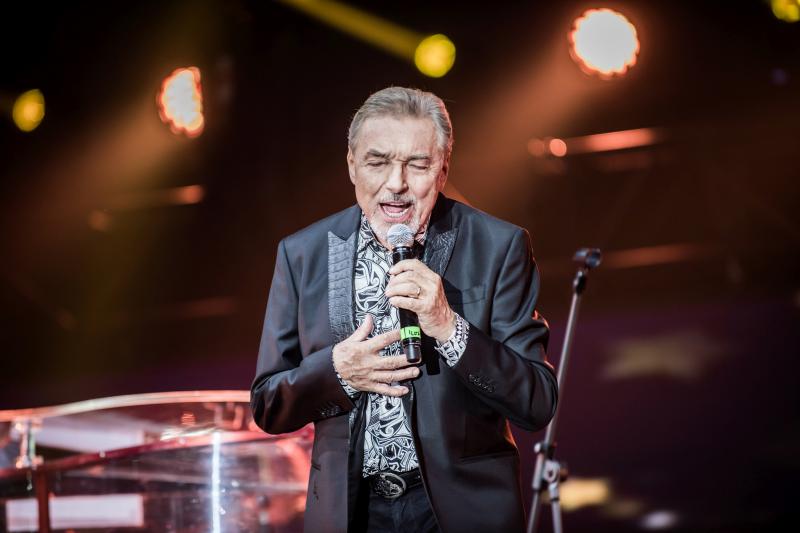 KAREL GOTT  predstavuje videoklip k piesni Země vstává