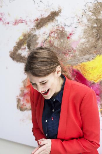 Vladivojna La Chia vydává píseň Karaganda 35 k filmu 8 hlav šílenství. Rapuje: Oto Klempíř, recituje: Aneta Langerová