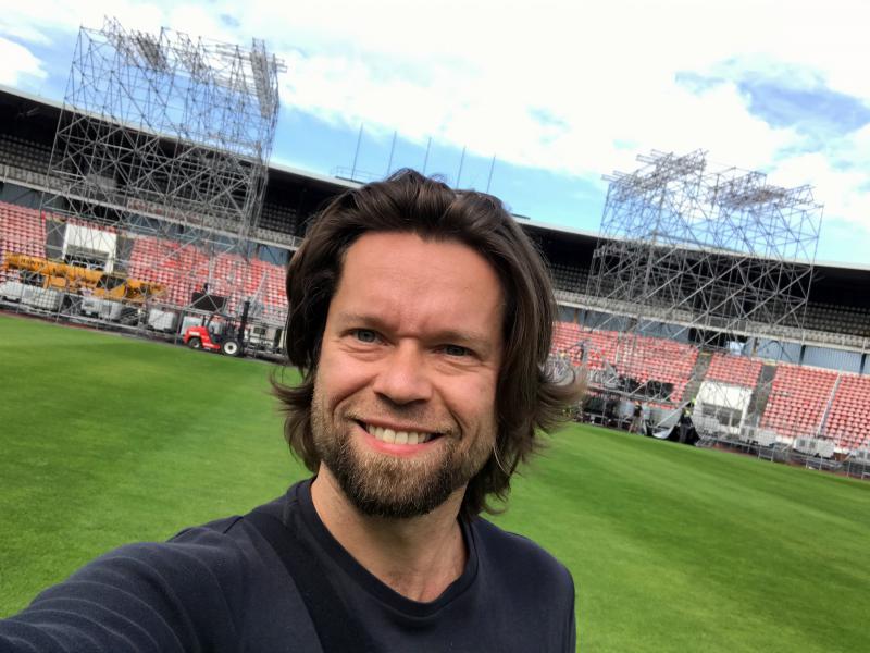 Na Strahově už roste pódium pro obří koncert Kryštof