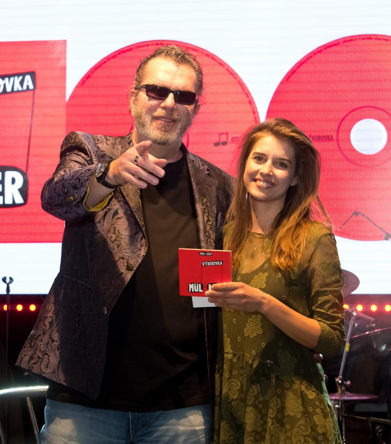 Nový album Richarda Müllera 'Výberovka' pokrstila Sima Martausová špeciálnou pesničkou