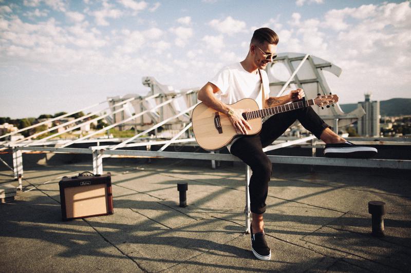 ROMUALD KLEMM s novinkou Mám to tak rád boduje v rádiích