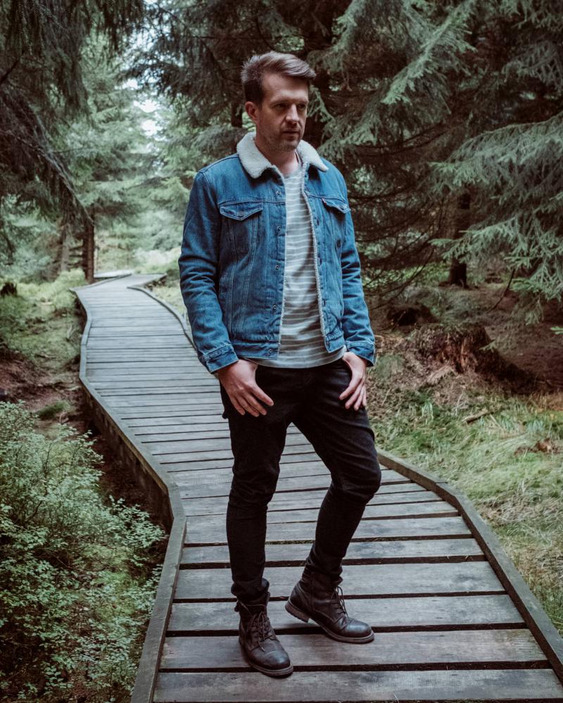 Videoklip Jana Nedvěda k písni Nikdy se těší velkému úspěchu! Po dvou týdnech se blíží padesáti tisícům zhlédnutí a čísla každým dnem stoupají.