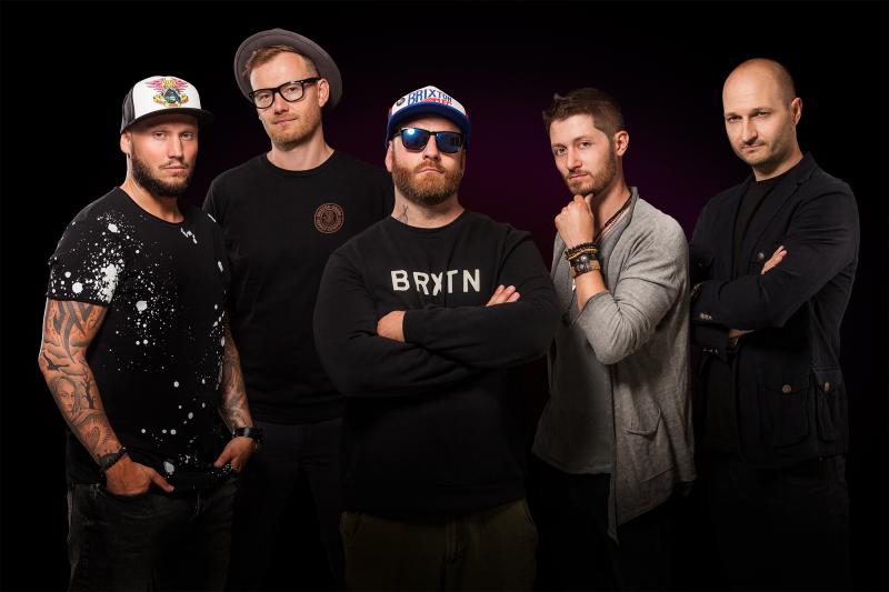 Nový klip skupině Eddie Stoilow věnoval Jan Révai. Podává v něm fascinující výkon.