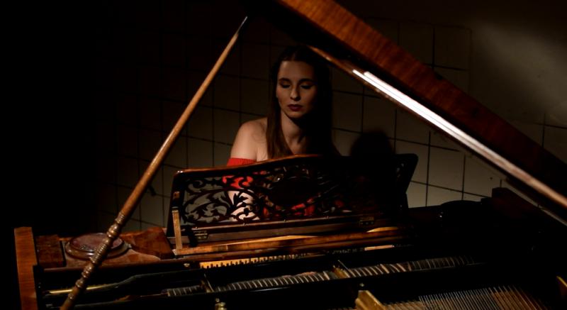 Barbora Mochowa přichází s novinkovým klipem