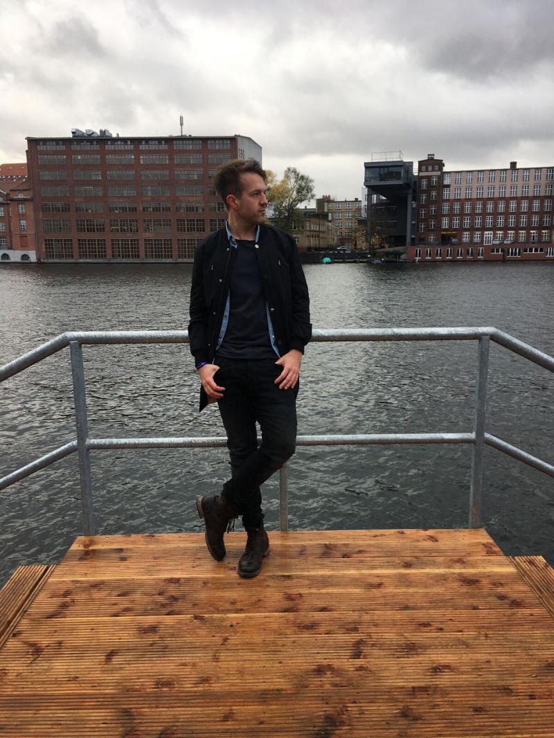 Zpěvák Jan Nedvěd má své sociální sítě plné fotek ze světa. Cestování ho prý nabíjí inspirací a lépe se mu potom tvoří. Kde si to zamiloval nejvíce? A s kým vlastně cestuje?