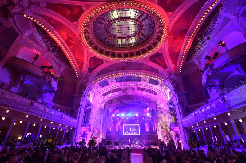 Do Česko-Slovenského plesu ostáva mesiac. Po Karlovi Gottovi organizátori zverejňujú ďalšiu českú hviezdu svetového formátu