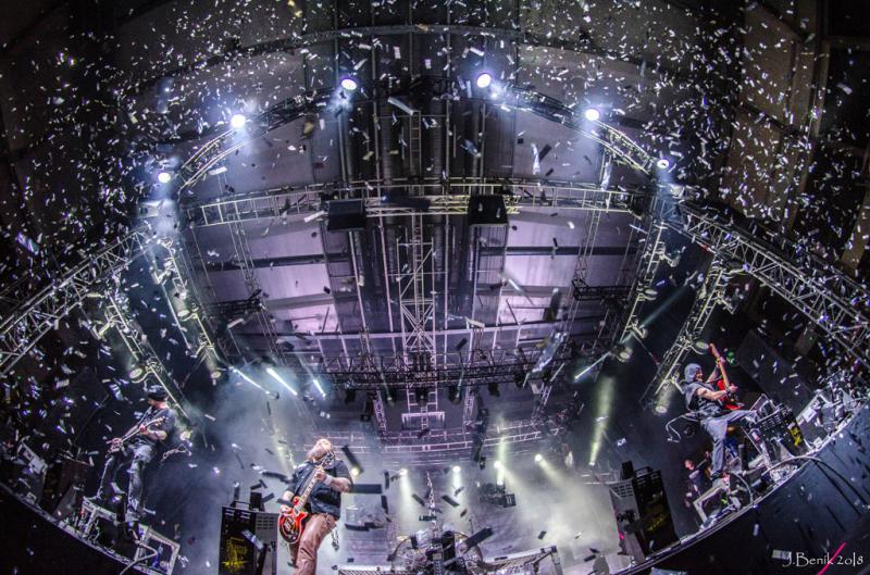 ŠKWOR hází do placu nový klip z  úspěšného halového turné