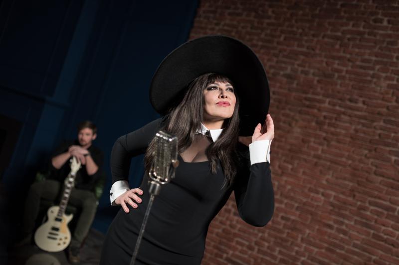 Ilona Csáková pripravuje nový album a predstavuje nový singel a videoklip