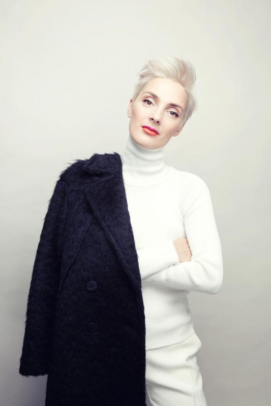 BARBORA POLÁKOVÁ roztančila metro s Vono.  Nové album ZE.MĚ vyjde 23. 3.