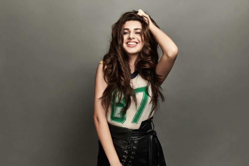 Diana Kalashová má harmonický klip k písni Štěstí na dlani