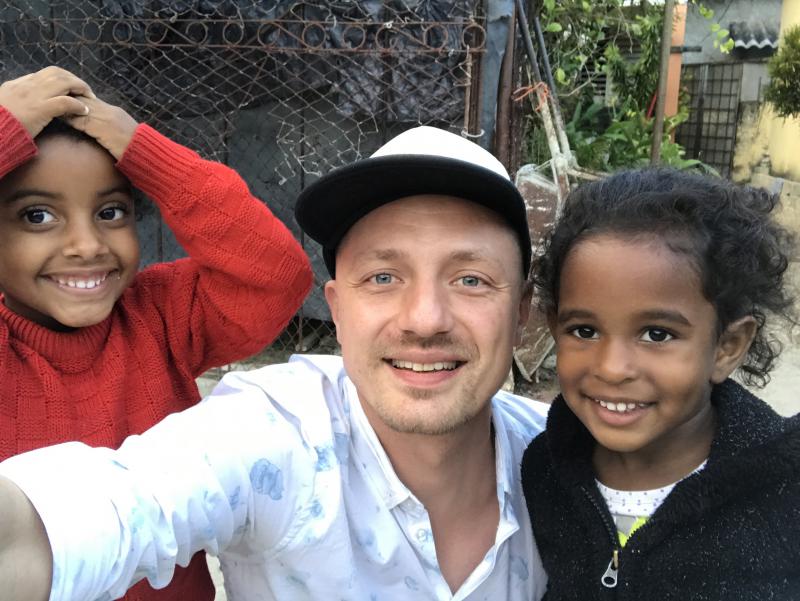 Ondřej Ruml odjel na Kubu a natočil si tam nový klip. Sám.