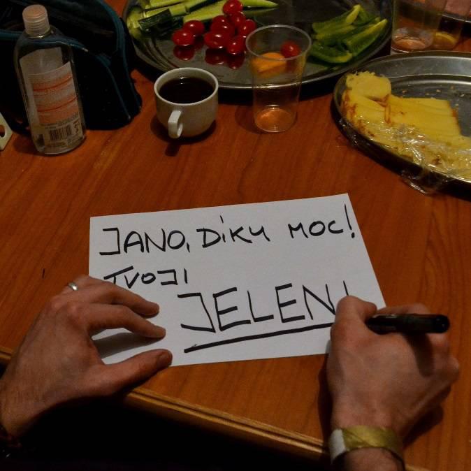 Píseň - Co bylo dál? - je nejhranější českou písní v éteru Kapela Jelen posílá Janě Kirschner velké jelení DĚKUJI