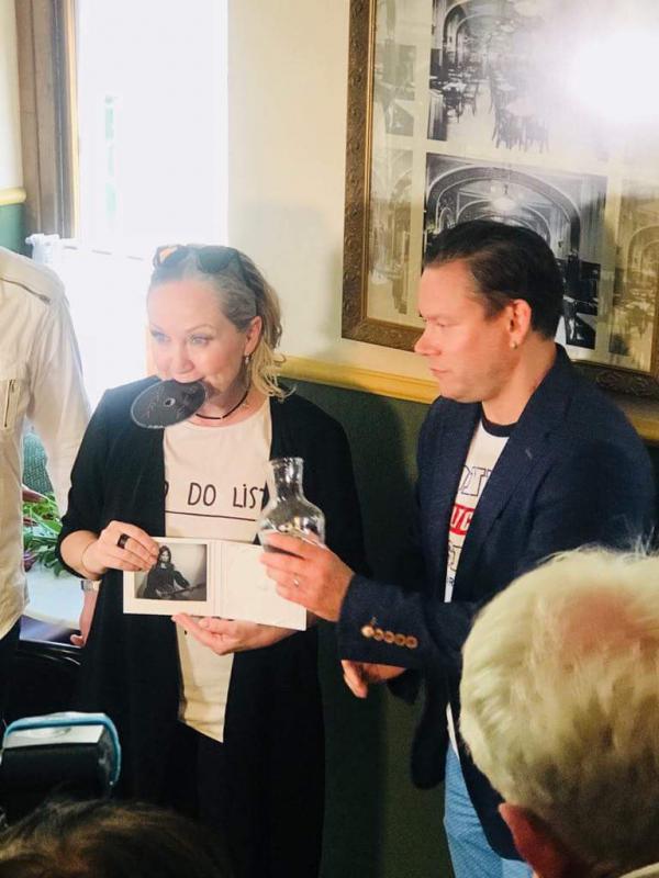 BÁRA  BASIKOVÁ POKŘTILA SVOJE ALBUM SLZY SPOLU S MATĚJEM RUPPERTEM