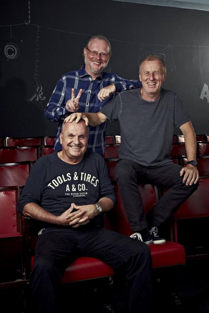 Elán zkracuje fanouškům čekání na podzimní turné k padesátinám. Na svém Facebooku každý týden zveřejňuje seriál o historii kapely a točí nové album