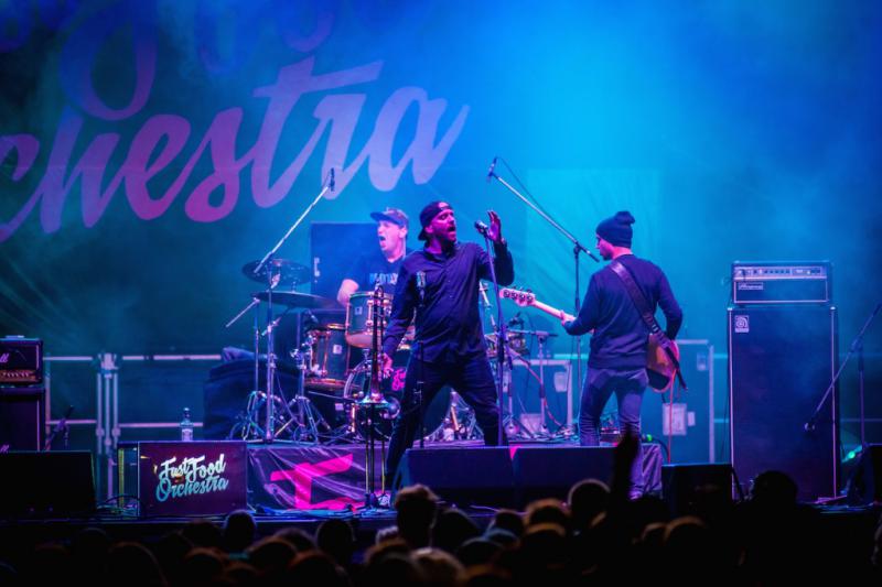 Fast Food Orchestra čeká nabité festivalové léto, po deseti letech se vrací i na Rock For People