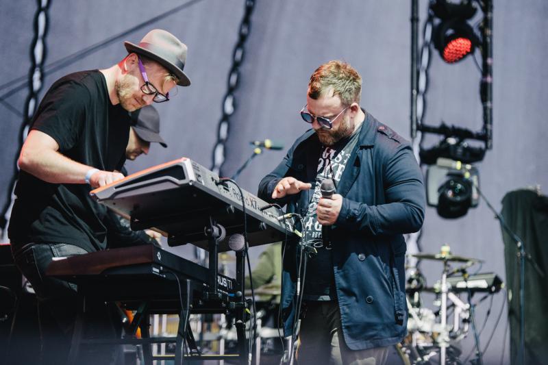 Skupina EDDIE STOILOW boduje s písničkou We Rule This World. Její aktuální singl už je mezi šesti nejhranějšími domacími skladbami!