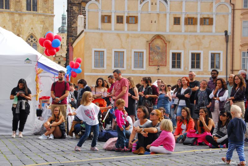 Na Staroměstském náměstí lidé oslavili sto let republiky. Československý festival přilákal tisíce návštěvníků.