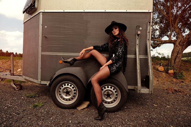 Panika z jízdy na koni sexy dračice Kamily Nývltové