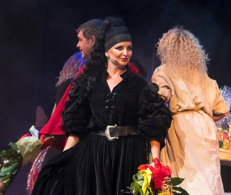 'Po javisku lietam s nožmi, lukom, šípmi, tancujem a spievam, je to zaujímavá psycho-hygiena', tvrdí speváčka Lera o role v muzikáli Matúš Čák Trenčiansky