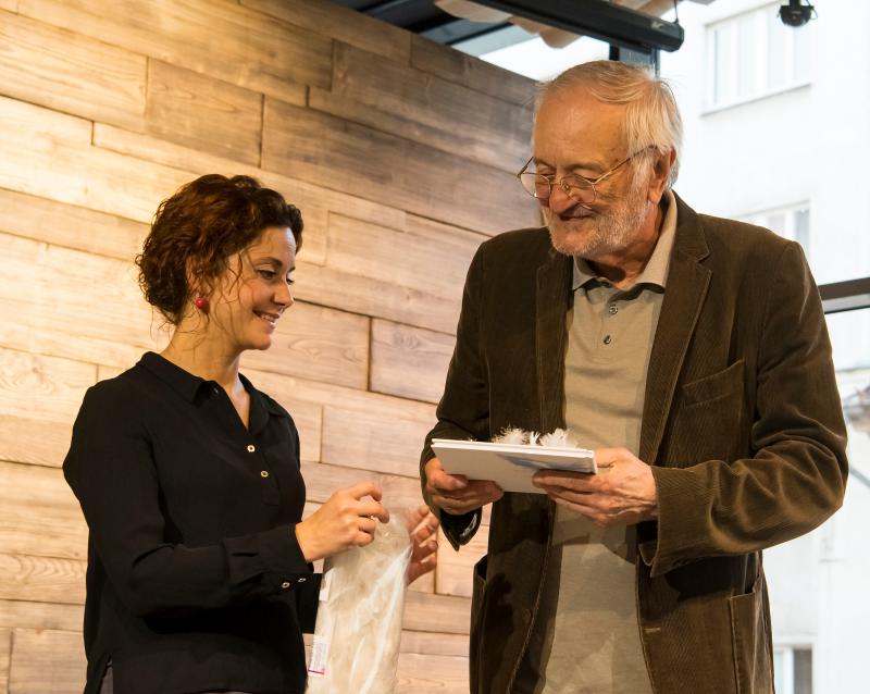 Debut skvelej poetky Emílie Filipovej, 90-ročnej mamy Jara Filipa, pokrstil perím Milan Lasica