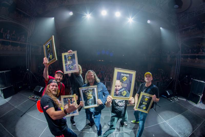 Skupina Harlej potřetí vyprodala Lucernu a převzala Zlatou desku