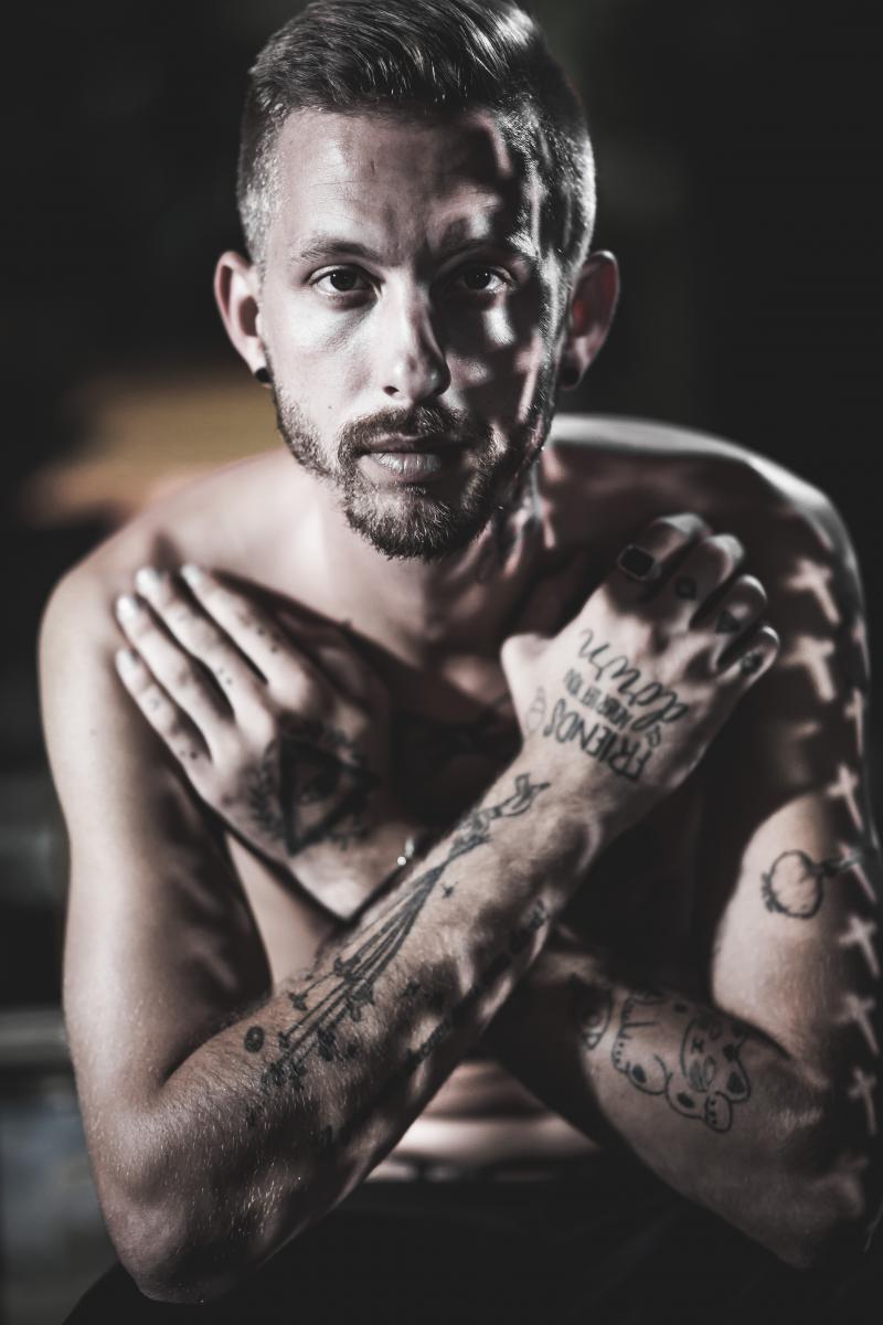 Pekař vyjíždí na Výpověď Tour. S podporou rapperky Sharloty na něm pokřtí svoji albovou novinku.