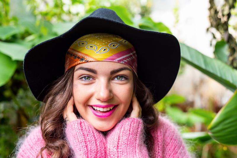 Pôvabná tmavovláska zaujala najskôr vo filmoch. Hovorí si Nelly a teraz prichádza s novým videoklipom.