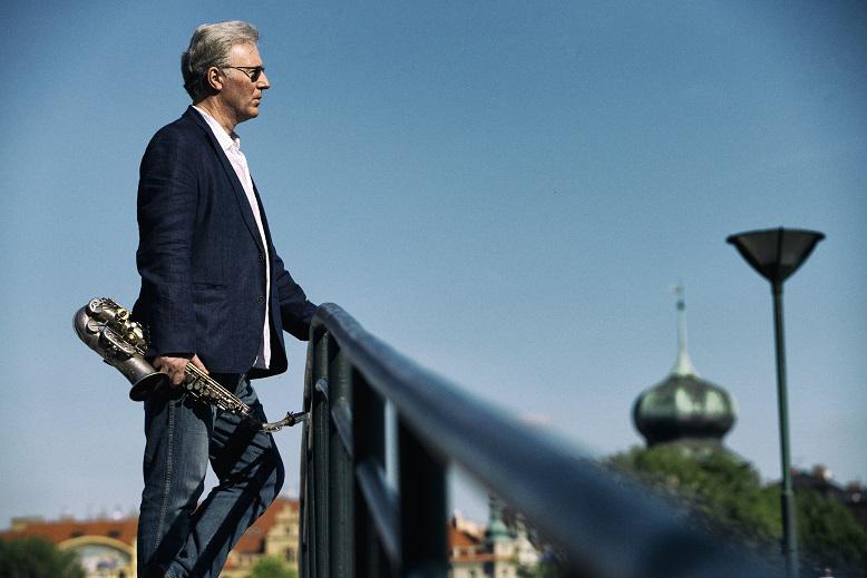 SAXOFONISTA ANDY SCHOFIELD VYDÁVÁ U ANIMAL MUSIC ALBUM VĚNOVANÉ KLAVÍRISTOVI JOHNU TAYLOROVI