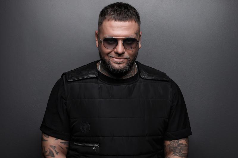 Slovenský rapper Kali míří 22. března zbourat s novou deskou DOVI DOPO pražské Forum Karlín