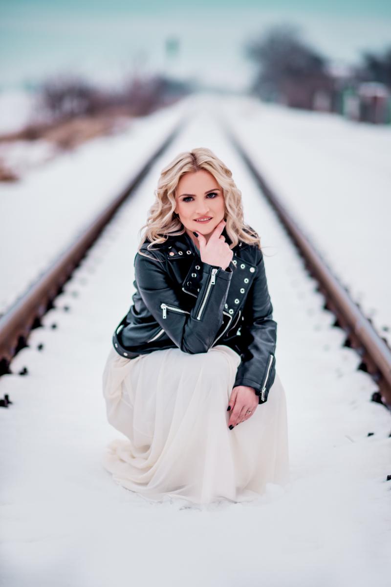 Speváčka Petra Maxin roztancuje fanúšikov prvou sólovou skladbou s názvom 'Hey'