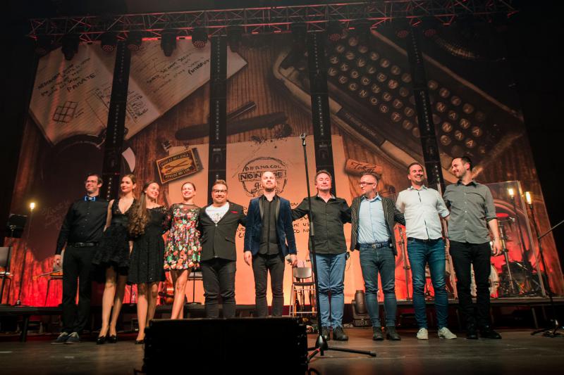 NO NAME uzatvárajú akustické turné novým klipom 'Pamäte', v ktorom je dokonca žiadosť o ruku