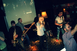 Skažená Skarlet objela Polsko, na řadě je Česko