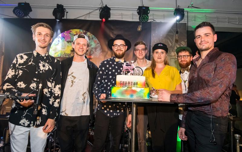 Debutový album skupiny Sematam pokrstil King Ivan trblietkami, kapela ho predstaví na turné