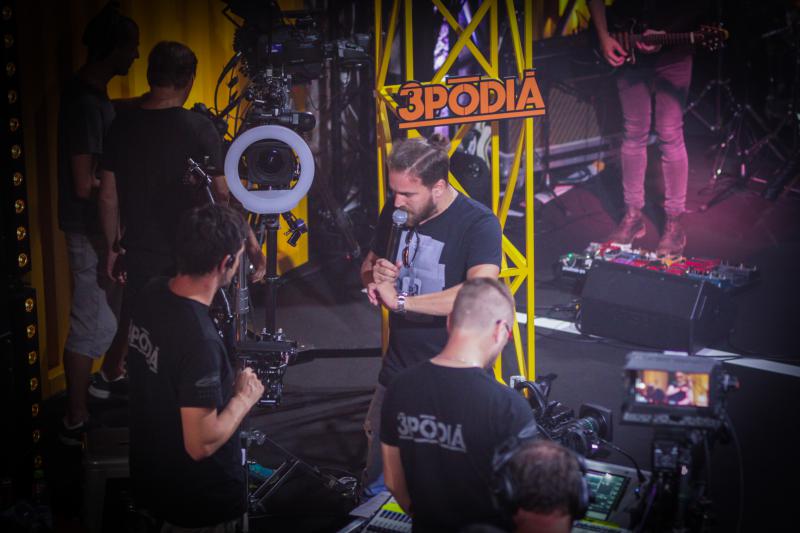 Rammstein s cimbalom a husľami! Relácia 3 pódiá opäť ponúkne zaujímavé hudobné mixy!