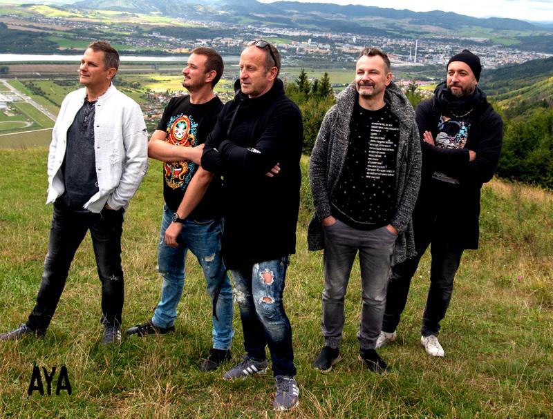 SLOVÁCI SE VALÍ NA PRAHU