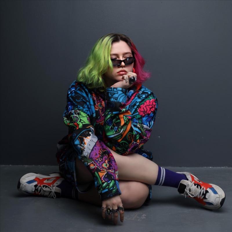 Prichádza Hlas generácie Z? Na slovenskú scénu vstupuje nový objav: Karin Ann  Debut Ruky preč vydáva s podporou producenta Tomiho Popoviča a rapera Majselfa