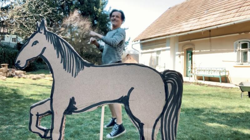 Chinaski ukončují karanténu videem ze svých domovů a chystají se na živé koncerty