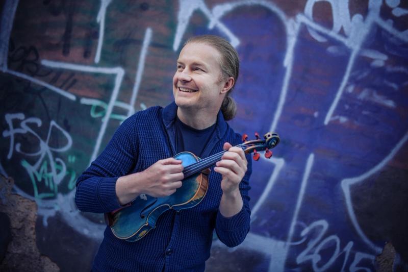 Pavel Šporcl vydává videoklip a svou moderní   klasickou hudbou cílí na mladé publikum