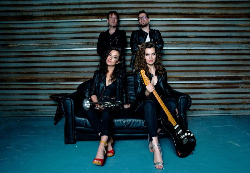 Britský producent Clint Murphy začíná natáčet singly s kapelou Napořád