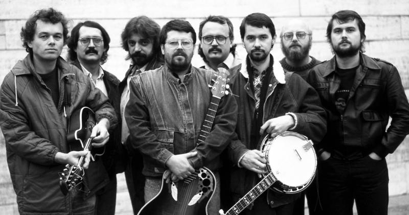 Poutníci se sejdou v nejsilnější sestavě s Křesťanem, Malinou, Linhárkem, Hulánem, Polou, Kalinou i Plockem. V Praze a Brně odehrají koncerty k padesátinám.