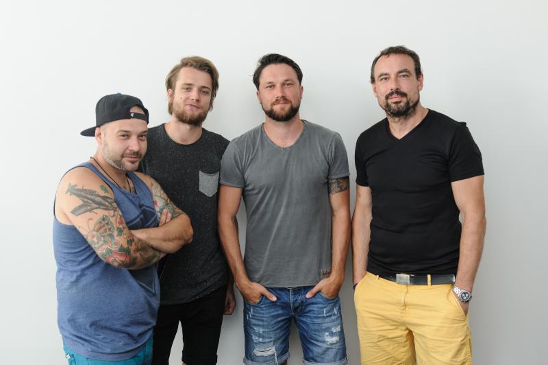 SKUPINA SUPPORT LESBIENS OHLÁSILA PŘESTUP DO NOVÉ STÁJE A AVIZUJE NOVÉ ALBUM