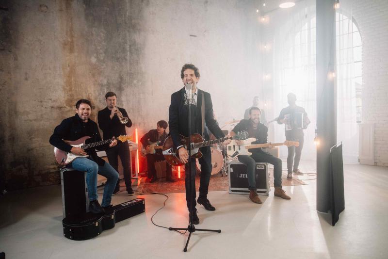 Kapela Jelen otevírá novou etapu svojí existence.  Nový videoklip k písni JEDINÝ CO CHCI leccos napoví